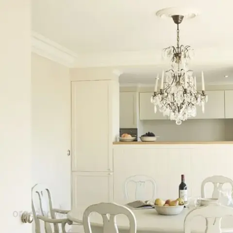 стельова розетка Orac Decor R09