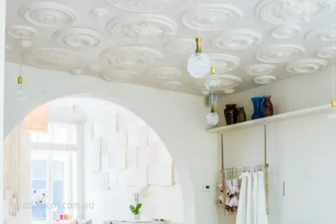 стельова розетка Orac Decor R11