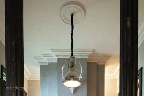 стельова розетка Orac Decor R76